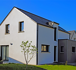 Maison couverture ardoise construite à Saint-Étienne-de-Montluc